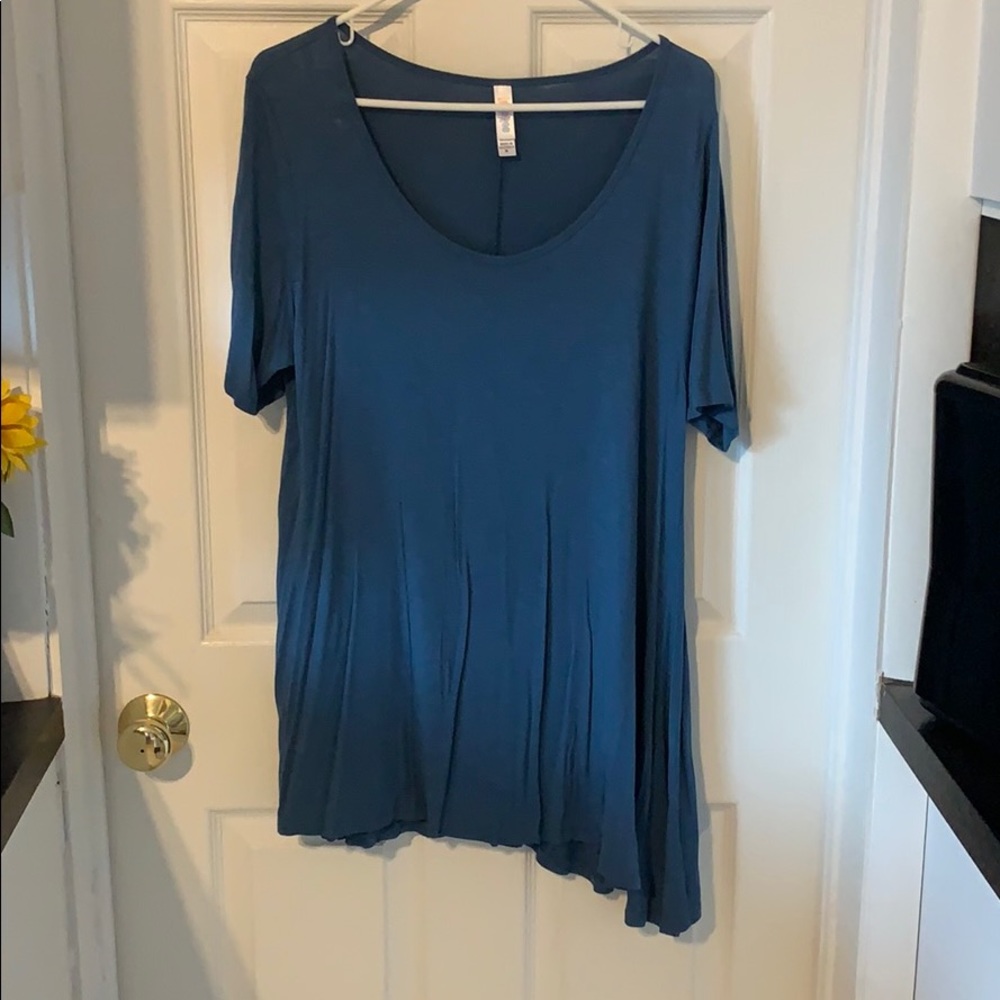Medium blue perfect t
